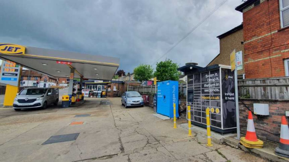 InPost locker at Desborough Park Road 24/7 InPost Locker - Desborough Park Service Station, High Wycombe