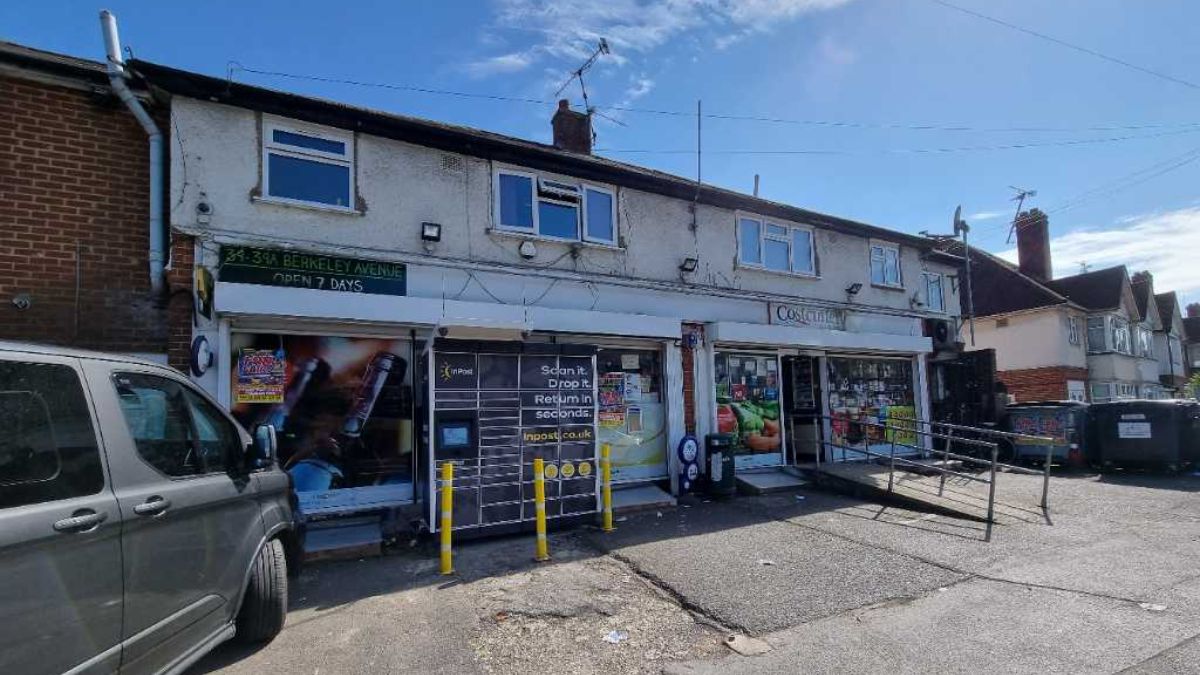 InPost locker at 39 Berkeley Avenue 24/7 InPost Locker - Costcutter, Reading