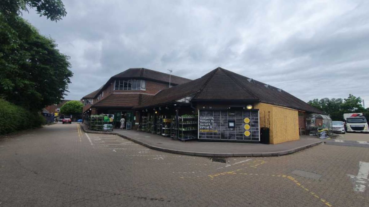 InPost locker at 350 High Road 24/7 InPost Locker - WAITROSE & PARTNERS, Harrow