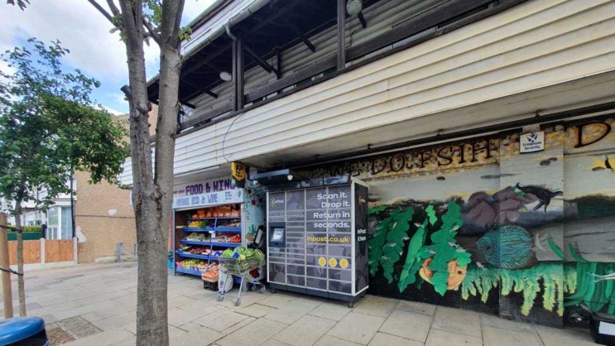 InPost locker at 115-117 Maybank Road 24/7 InPost Locker - Woodford Aquatics, London