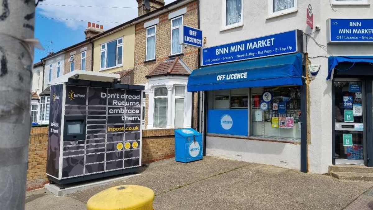 InPost locker at 126 Brook St, Erith 24/7 InPost Locker - BNN Mini Mart, London