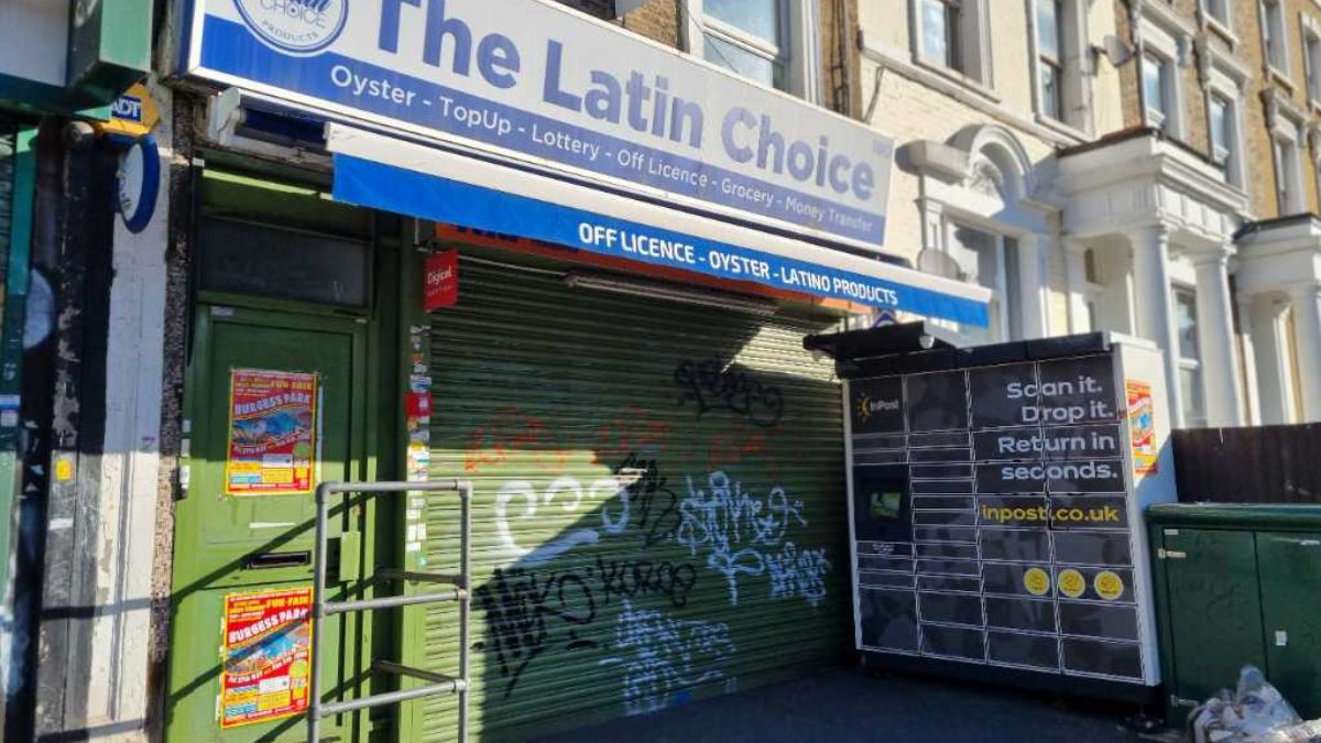 InPost locker at 180 Coldharbour Lane 24/7 InPost Locker - The Latin Choice, London