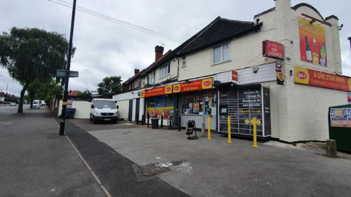 InPost locker at 114 Flaxley Road 24/7 InPost Locker - A One Star News, Birmingham