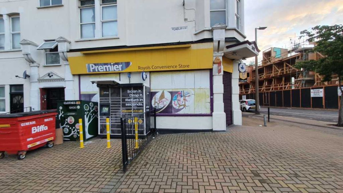 InPost locker at 302 Station Rd 24/7 InPost Locker - Royals News, Westcliff-on-Sea