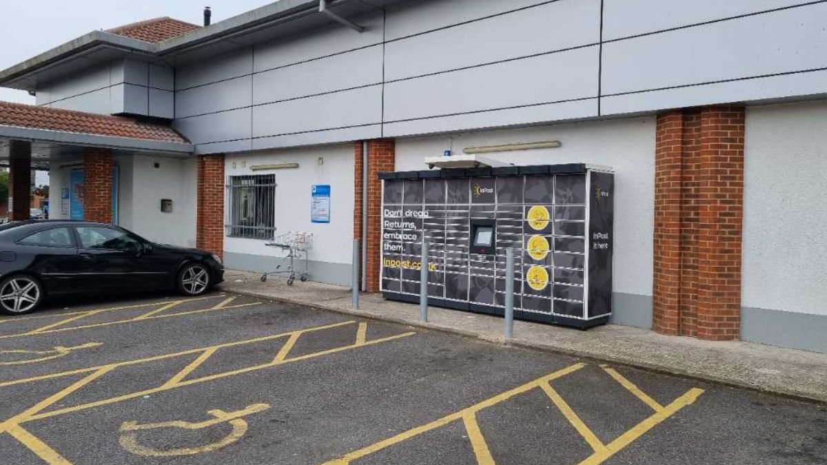 InPost locker at 68 Guildford Road, Ash 24/7 InPost Locker - Pinewood Stores, Aldershot