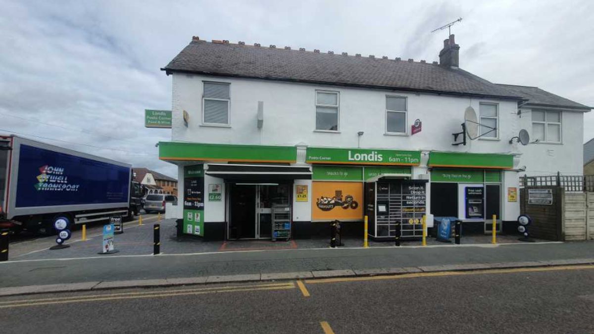InPost locker at 56 Lonsdale Road 24/7 InPost Locker - Londis Poets Corner, Southend-on-Sea