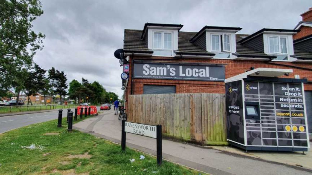 InPost locker at 75 Wentworth Avenue 24/7 InPost Locker - Sams Local Store, Slough
