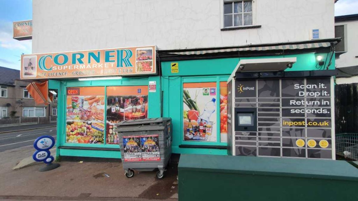 InPost locker at 104 Fairfax Dr, Westcliff-on-Sea 24/7 InPost Locker - Corners Supermarket, Southend-on-Sea