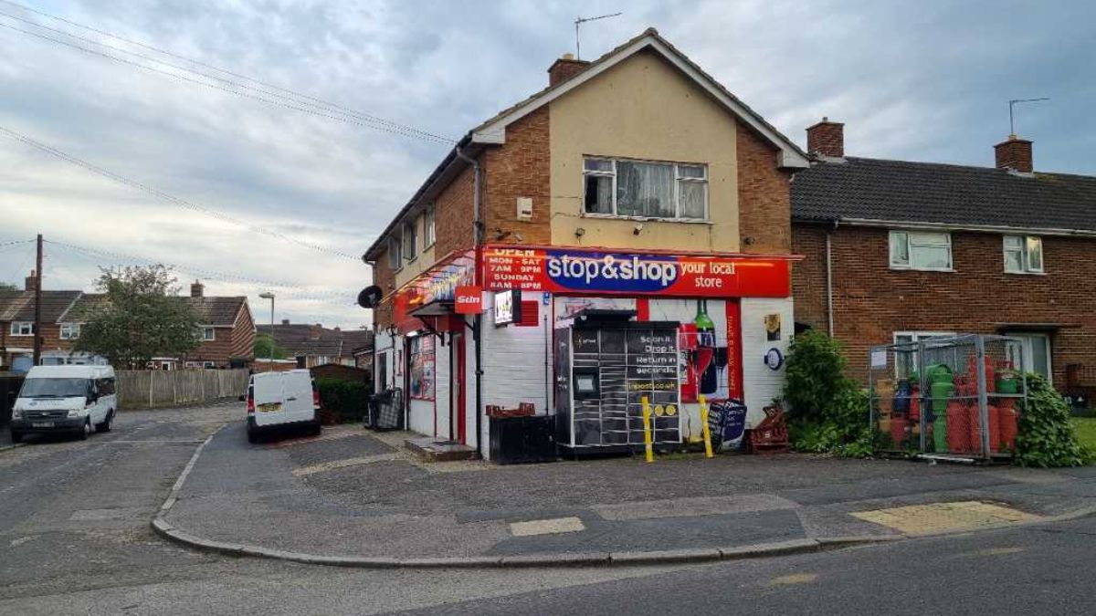 InPost locker at 89 St Peter's Road 24/7 InPost Locker - Stop and Shop, Basingstoke