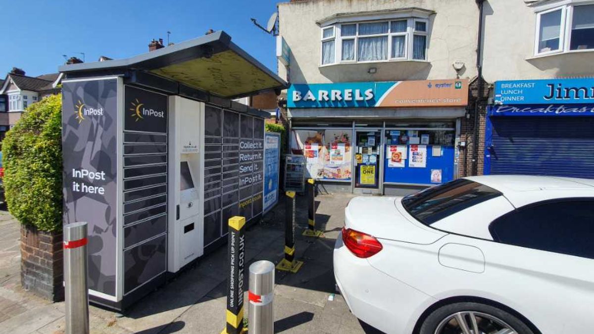 InPost locker at 144 Station Lane 24/7 InPost Locker - Barrels Shop, London/Hornchurch