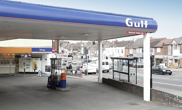 InPost locker at 445-449 Welford Road 24/7 InPost Locker - Gulf Welford Road, Leicester
