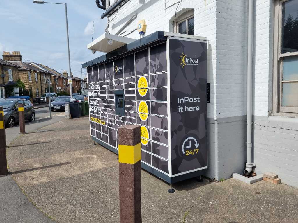InPost locker at 8 Albert Road 24/7 InPost Locker - The Six Bells/0, Kingston