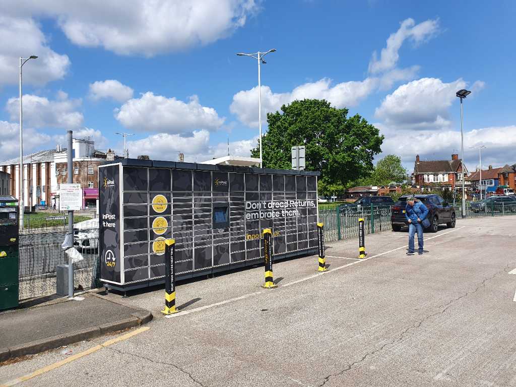 InPost locker at Craven Gardens 24/7 InPost Locker - Craven Gardens Car Park, Barkingside