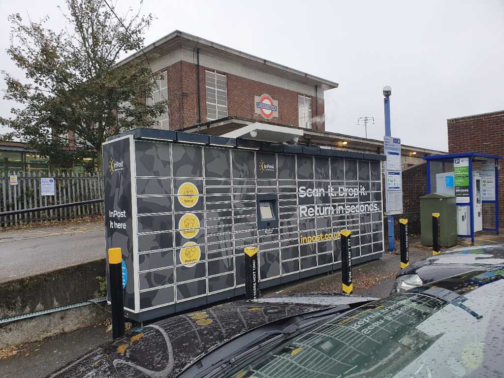 InPost locker at Oakwood Rear 24/7 InPost Locker - Oakwood Rear Station, London