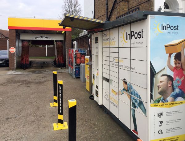 InPost locker at 122 Portsmouth Road 24/7 InPost Locker - Shell Long Ditton Petrol Station, Thames Ditton