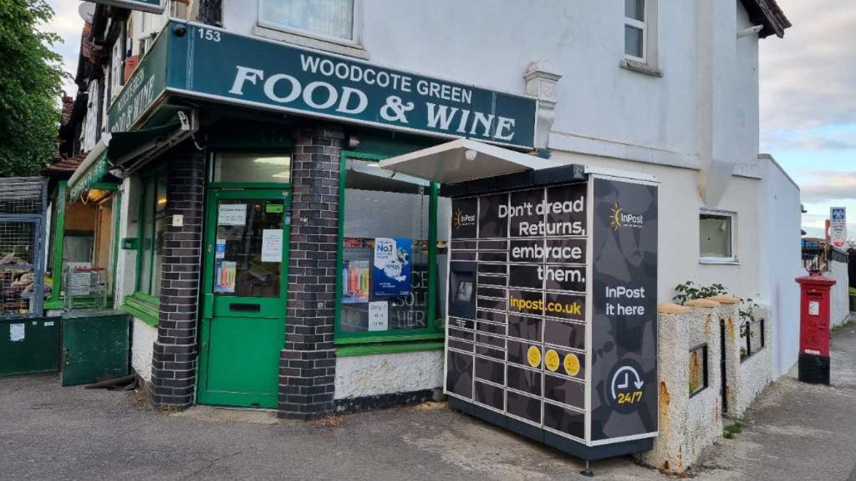 InPost locker at 152 Woodcote Road 24/7 InPost Locker - Woodcote Green Food & Wine/Inpost Locker, Wallington