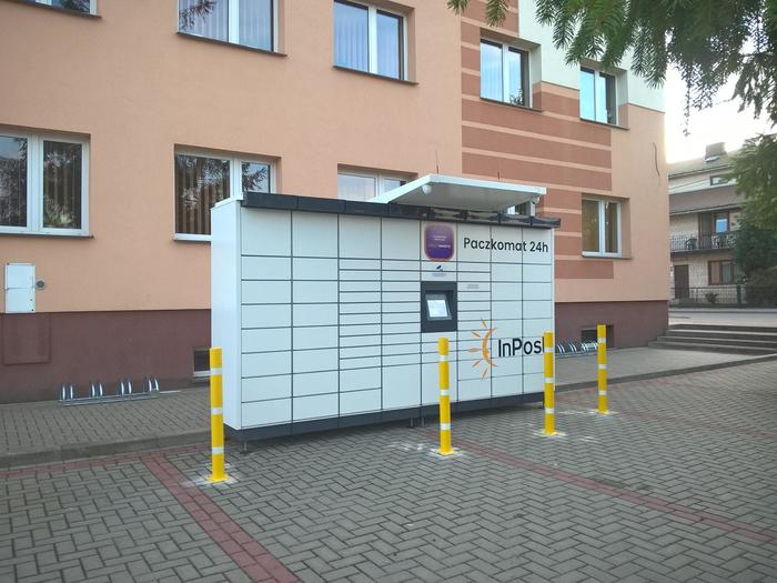 Paczkomat AJE01M Na parkingu Urzędu Gminy