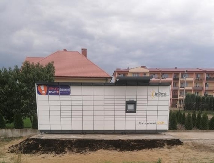 Paczkomat ALK05M przy drodze
