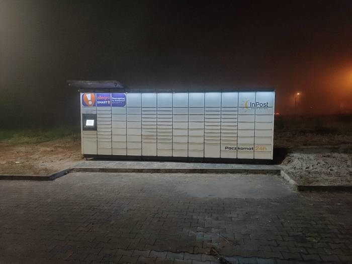 Paczkomat ALW01M Parking przed Pepco i Stokrotką