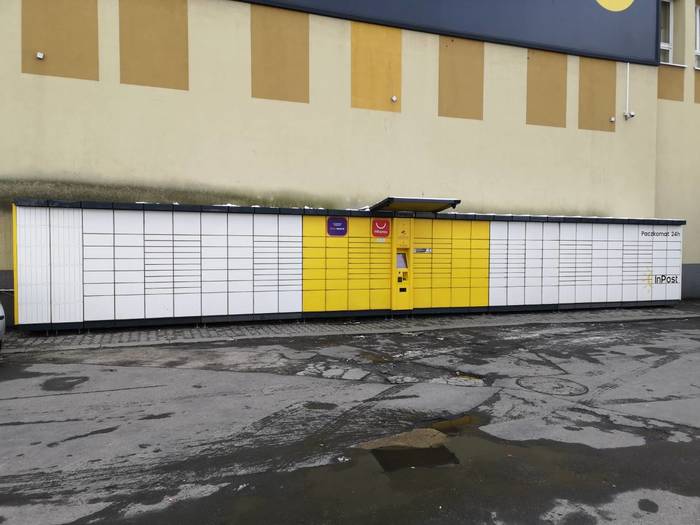 Paczkomat AND01A Przy markecie Biedronka
