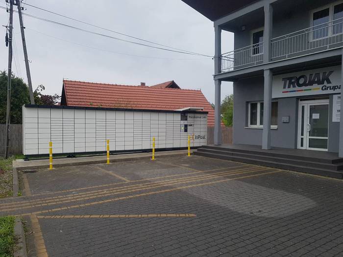 Paczkomat AND02N Przy budynku usługowym
