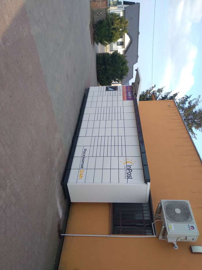 Paczkomat AOW02M przy markecie