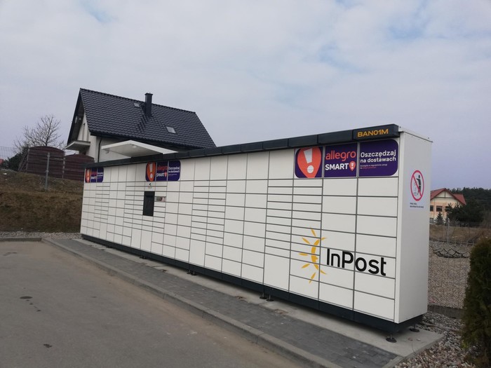Paczkomat BAN01M Na parkingu sklepu Lidl