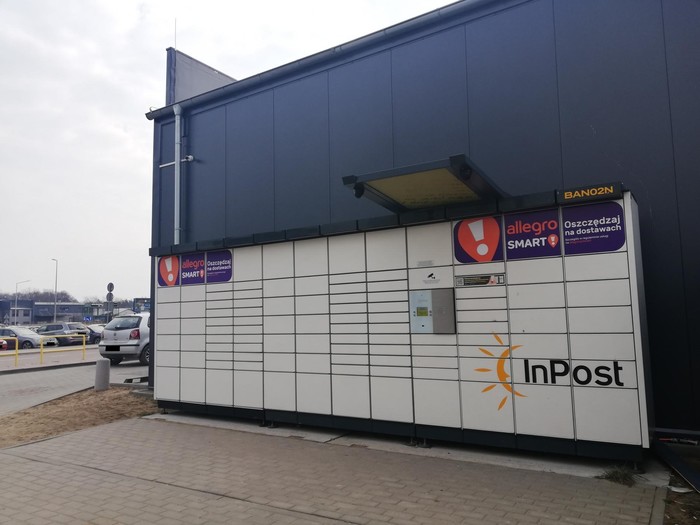 Paczkomat BAN02N Przy centrum handlowym
