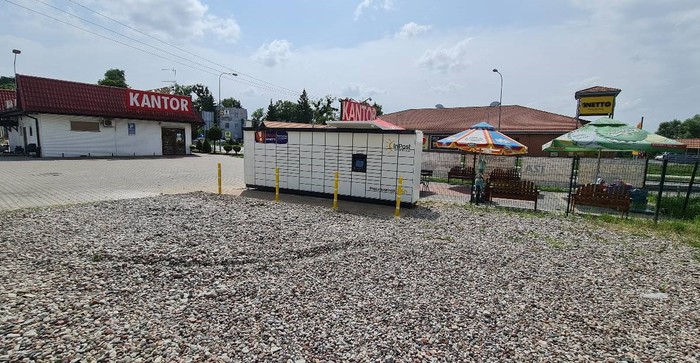 Paczkomat BAR04M przy sklepie Szerszeń