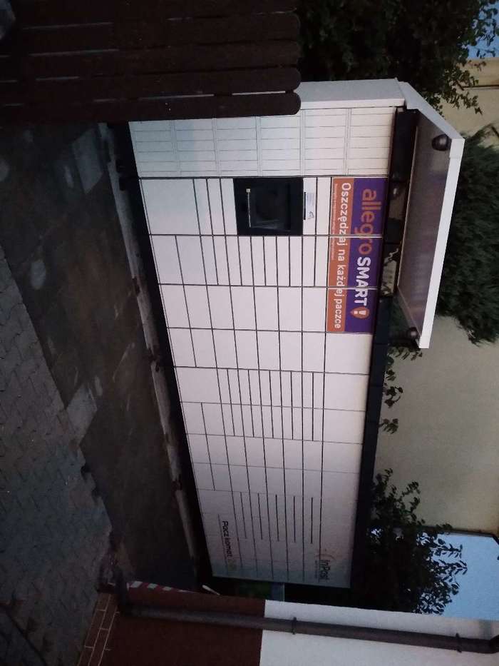Paczkomat BAR06M przy sklepie Kubuś