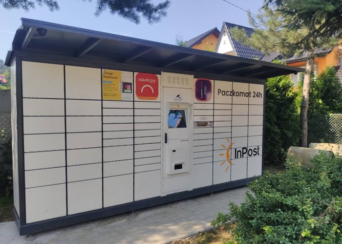 Paczkomat BAY01G Przy skrzyżowaniu z ul. Szlak Bursztynowy