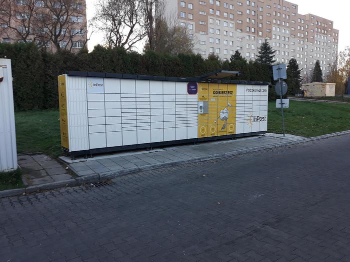 Paczkomat BBI06N Stacja paliw BP, wyjazd z myjni