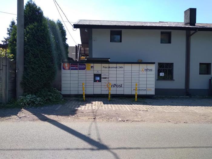 Paczkomat BBI13M Przed warsztatem samochodowym