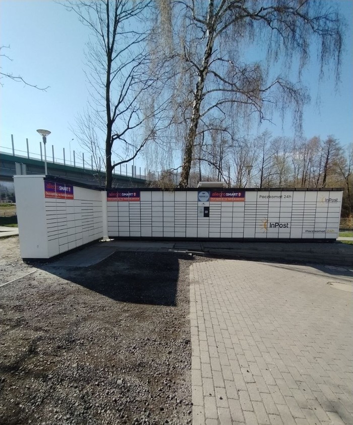 Paczkomat BBI17N Obok sklepu Lewiatan