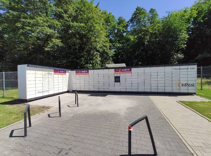 Paczkomat BBI18M Przy parkingu sklepu Lidl