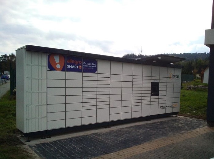 Paczkomat BBI26M obok sklepu narzędziowego