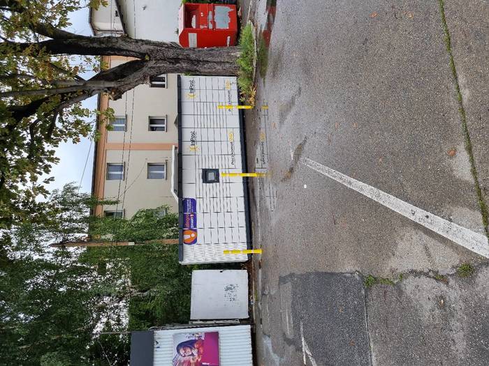 Paczkomat BBI39M Parking sklepu