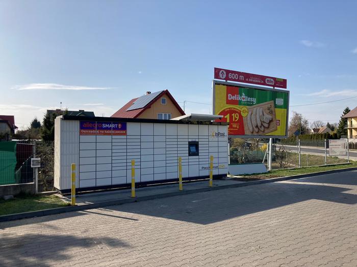 Paczkomat BBS02M Obok sklepu Żabka