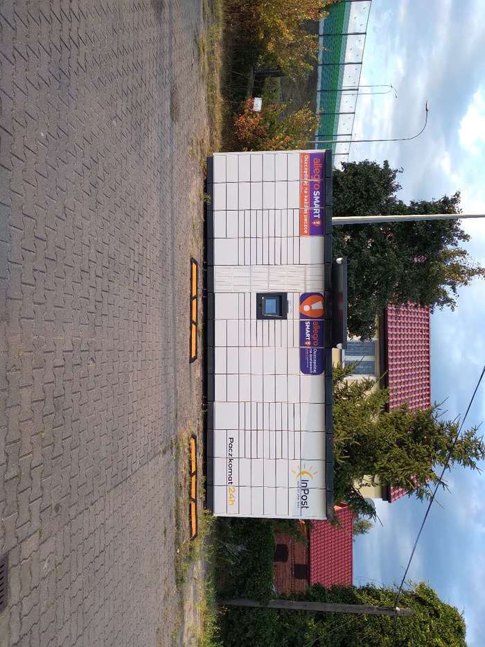 Paczkomat BBT02M Na parkingu obiektu