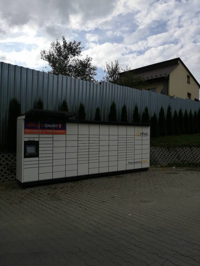 Paczkomat BBX01M Przy stacji BP i stacji kontroli