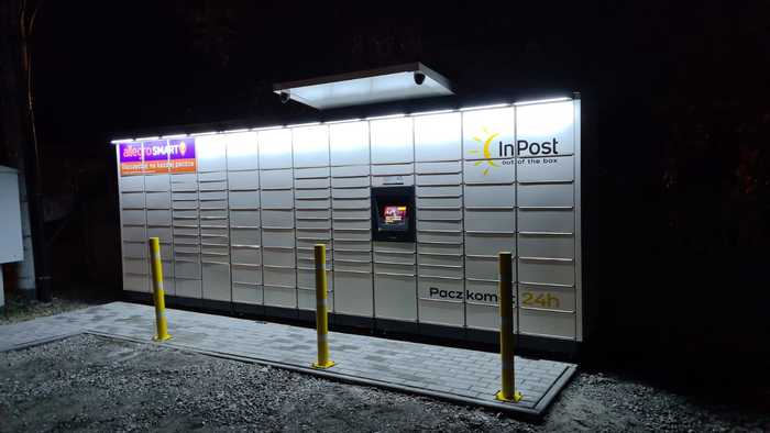 Parcel Locker BCW02M na parkingu sklepu Groszek