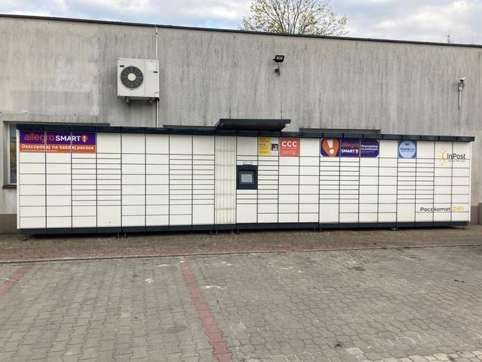 Paczkomat BDN01M parking przy Delikatesach Centrum