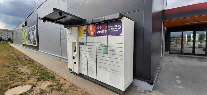 Paczkomat BDO01ML Boczna ściana Netto
