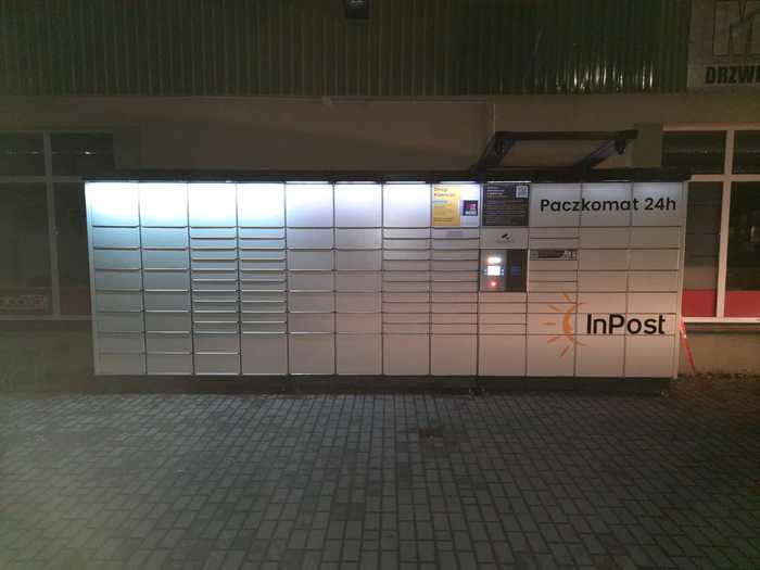Parcel Locker BDW01N Przy Pawilonie Handlowym.