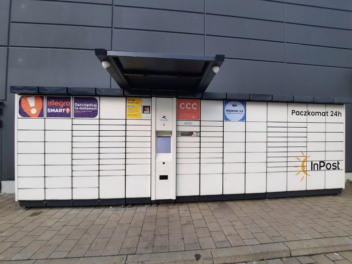 Поштомат BED05A Na bocznej ścianie sklepu Kaufland
