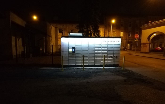 Paczkomat BED07N Przy sklepie z zabawkami