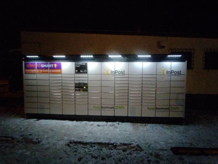 Parcel Locker BEDQ01BAPP przy sklepie