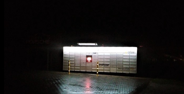 Paczkomat BEL01M Parking prywatna posesja ul. Sadowa 2