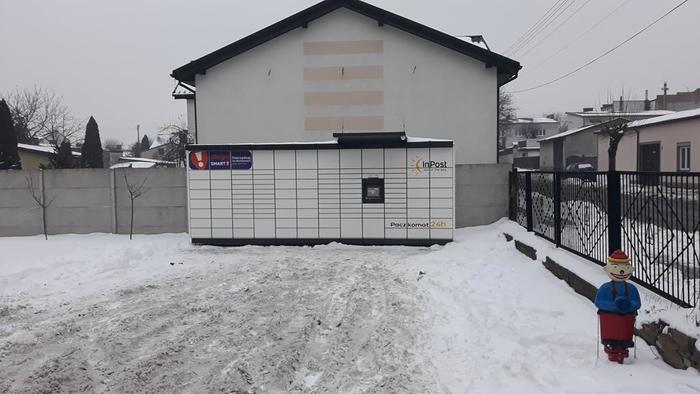 Paczkomat BEL08M Na parkingu przy OSP