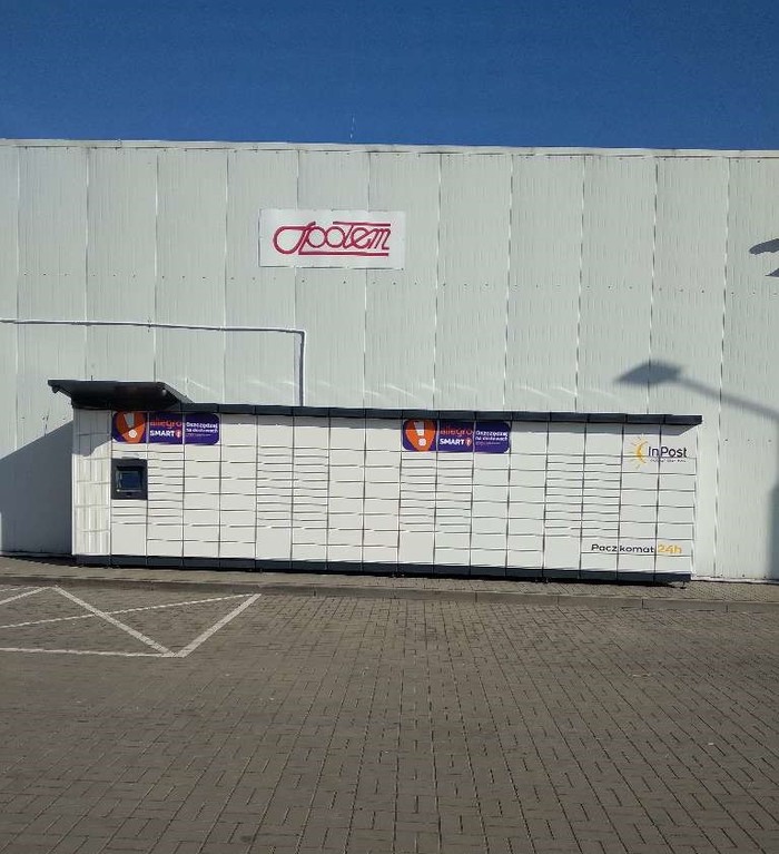 Parcel Locker BEL09M Na parkingu przy sklepie Społem